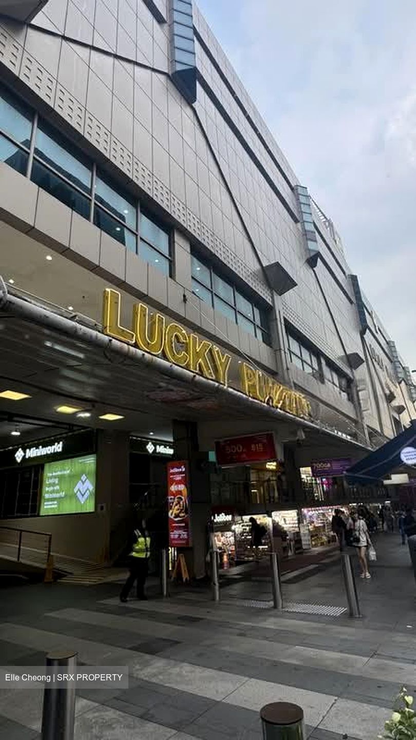 Lucky Plaza (D9), Retail #551247701